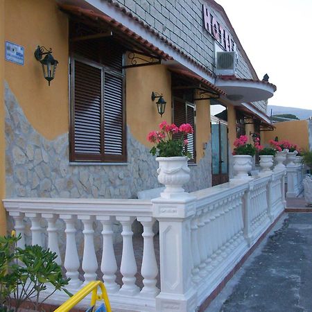 Hotel Il Quadrifoglio Torre del Greco Bagian luar foto