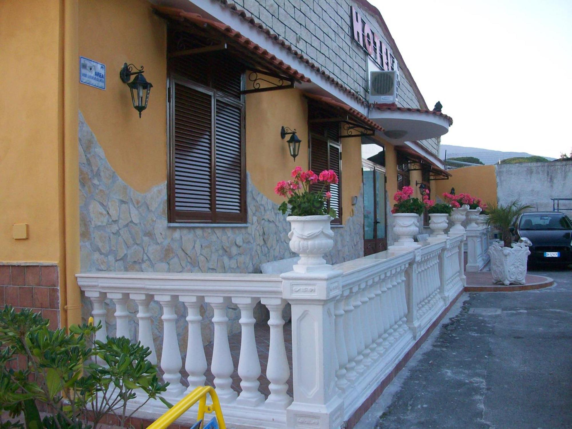 Hotel Il Quadrifoglio Torre del Greco Bagian luar foto